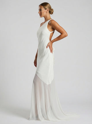 Dominion Gown – Ivory Veil
